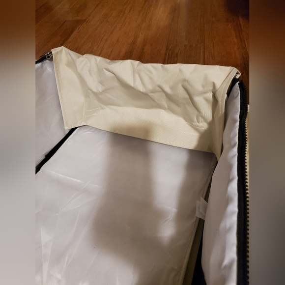 Travel changing table - Picture 9 of 12